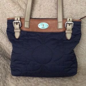 Fossil tote